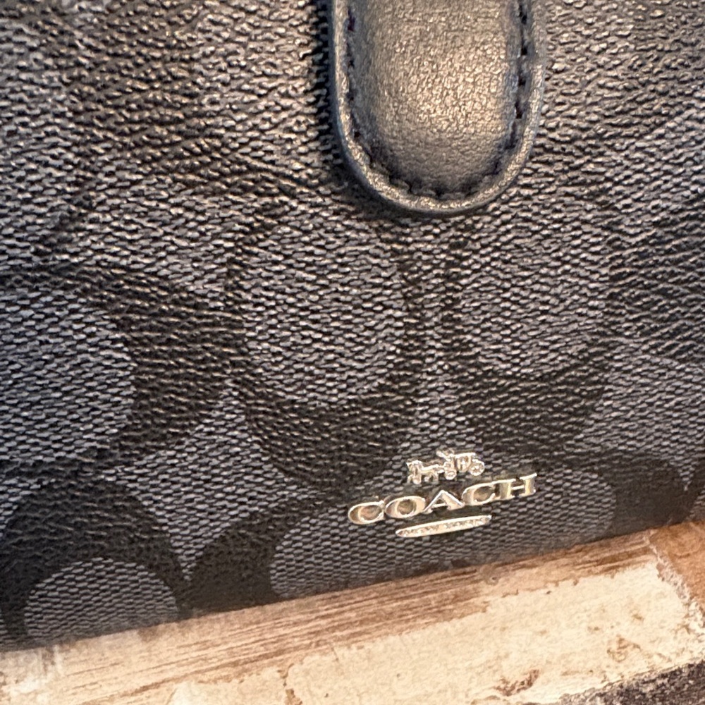 Coach Black Signature Bi-Fold Wallet with Silver Logo beautiful condition - Picture 2 of 6